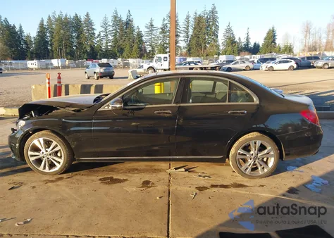 2018 Mercedes-Benz C 300 4Matic из США, поврежденный, VIN 55SWF4KB5JU243853